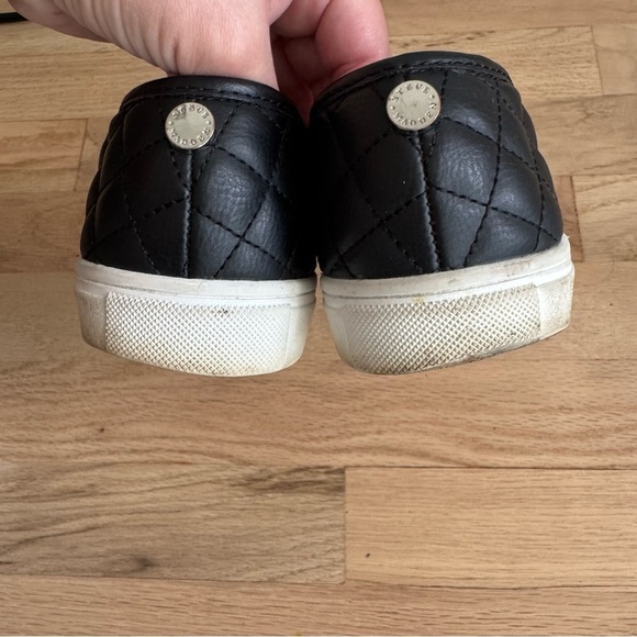 Steve Madden Women's Black Quilted Slip-On Shoes size 6 - Picture 5 of 5